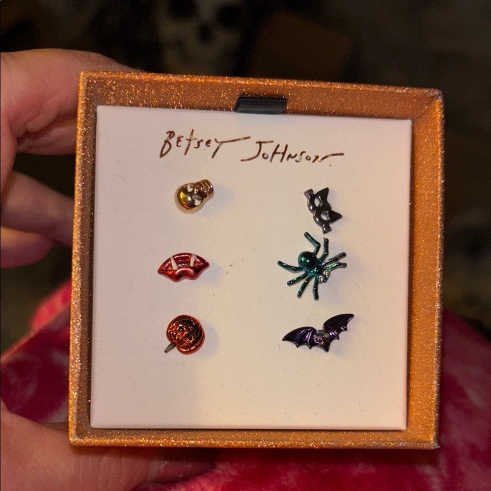 NWT Betsey Johnson Halloween singlular Earrings